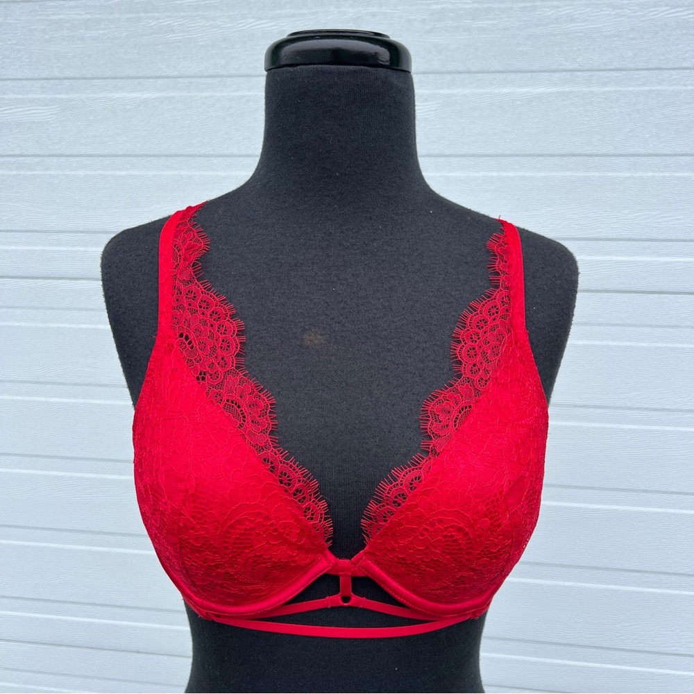 Victoria's Secret Very Sexy Lightly Lined Strappy Plunge Bra in Red Lace, 34C